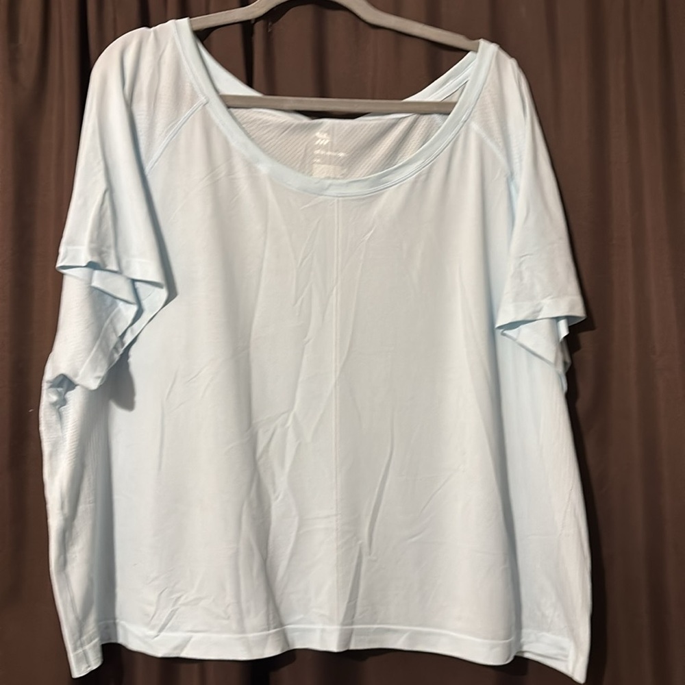 All in motion light blue active top